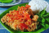Ayam Geprek Cita Rasa Pedas Kekinian yang Menggoda Lidah Masyarakat Indonesia