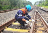 KAI Divre III Palembang Rutin Rawat Axle Counter untuk Keamanan Kereta