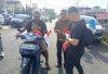 Semarakkan HUT RI ke-80, Kejari Lubuklinggau Bagikan Ribuan Bendera Merah Putih
