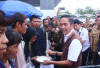 Ratu Dewa Salurkan 30 Gerobak Untuk UMKM